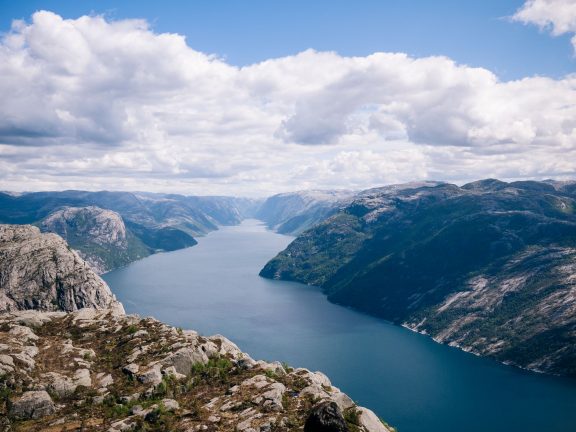 Landskapsbilde fjord